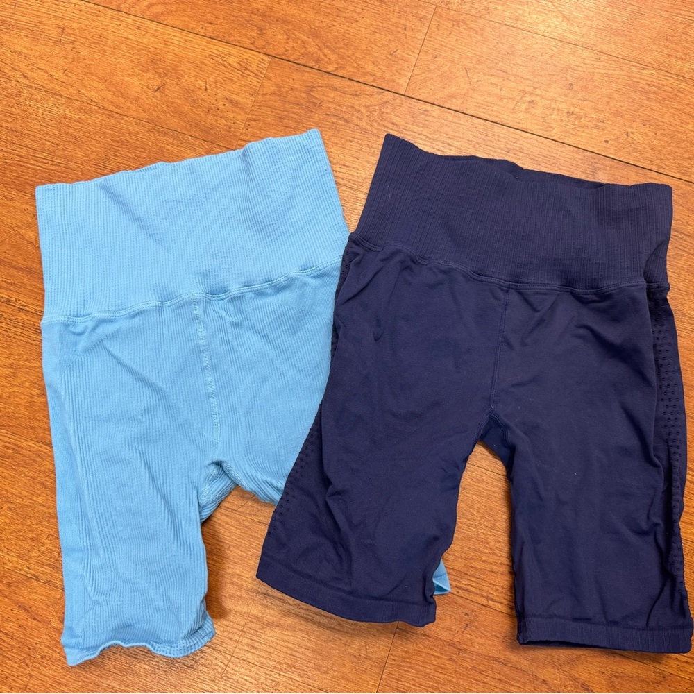 Free people movement good karma biker shorts set of 2 dark/ light blue size XS/S